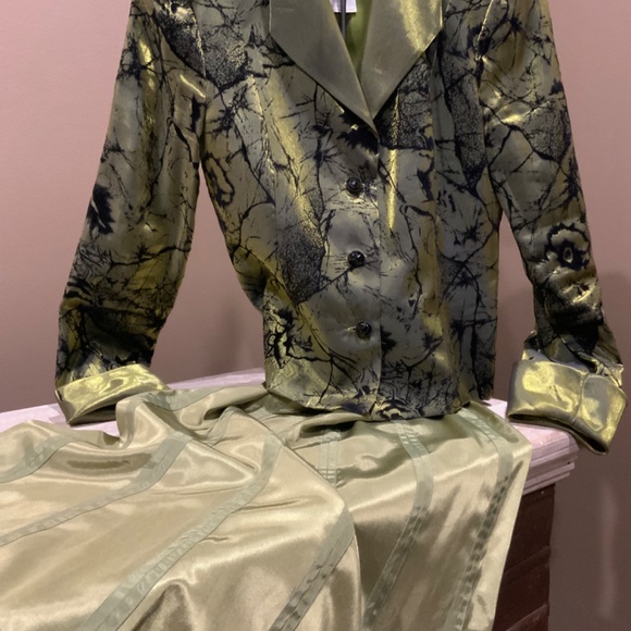 Satin feel with detail stripe made by Gotcha Covered deep green in color - Picture 5 of 5